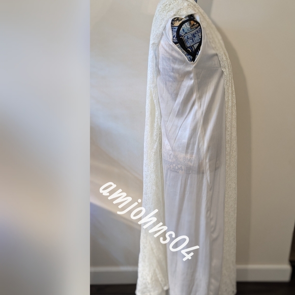 Gorgeous Cream & Gold Embroidered V- Neck Lace Kaftan Dress - Picture 5 of 6